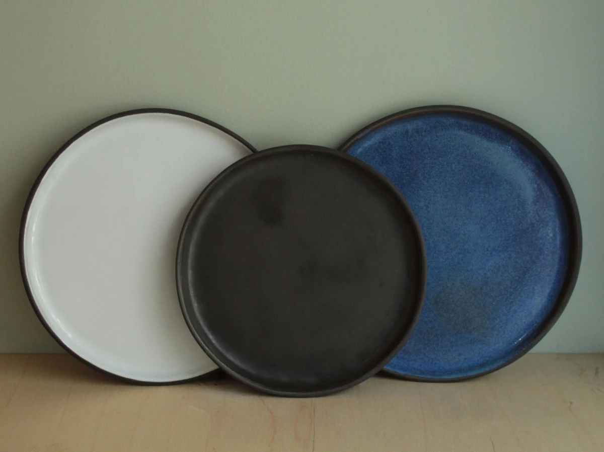 Dinner plates in different colors