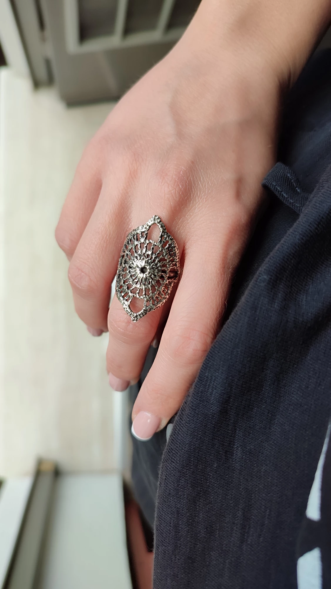 Ring with lace design