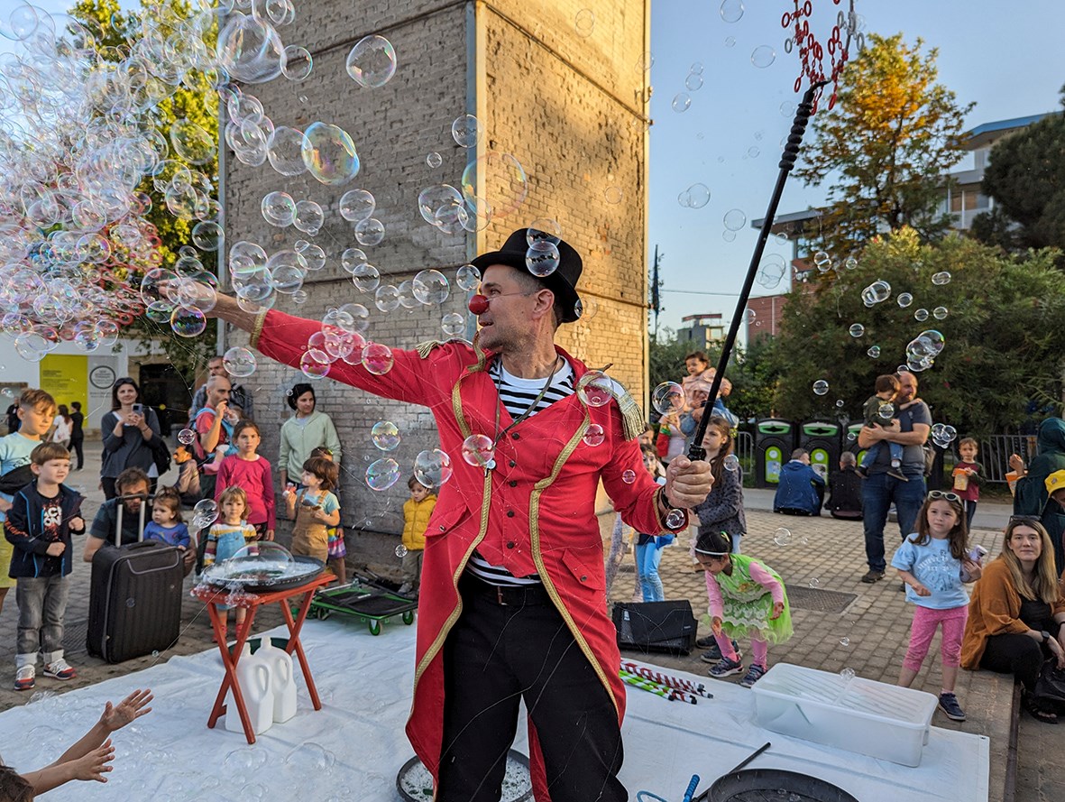 Juggling and Bubble Show with Fundastick Performing Arts
