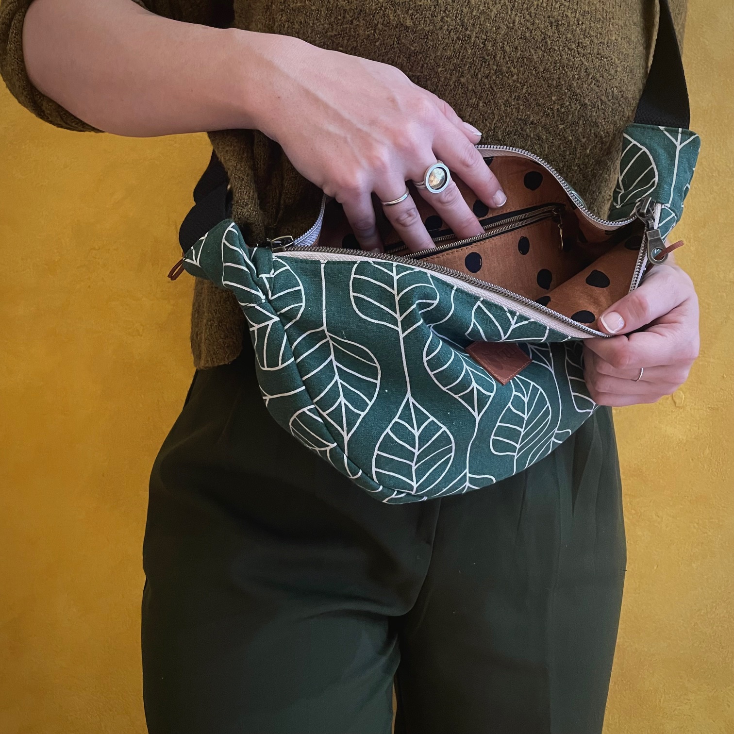 Hobo bag small με πράσινα φύλλα

