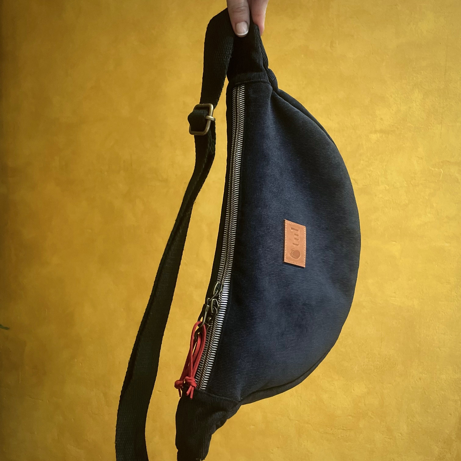 Hobo bag small κοτλέ Μαύρη