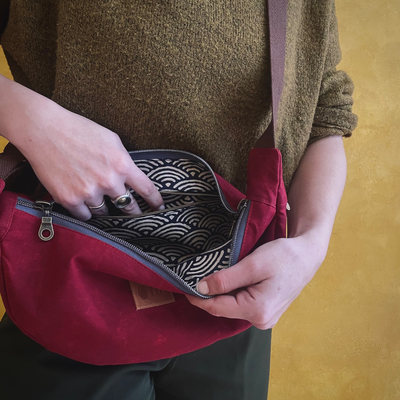 Hobo bag small κερωμένο κόκκινο σκούρο
