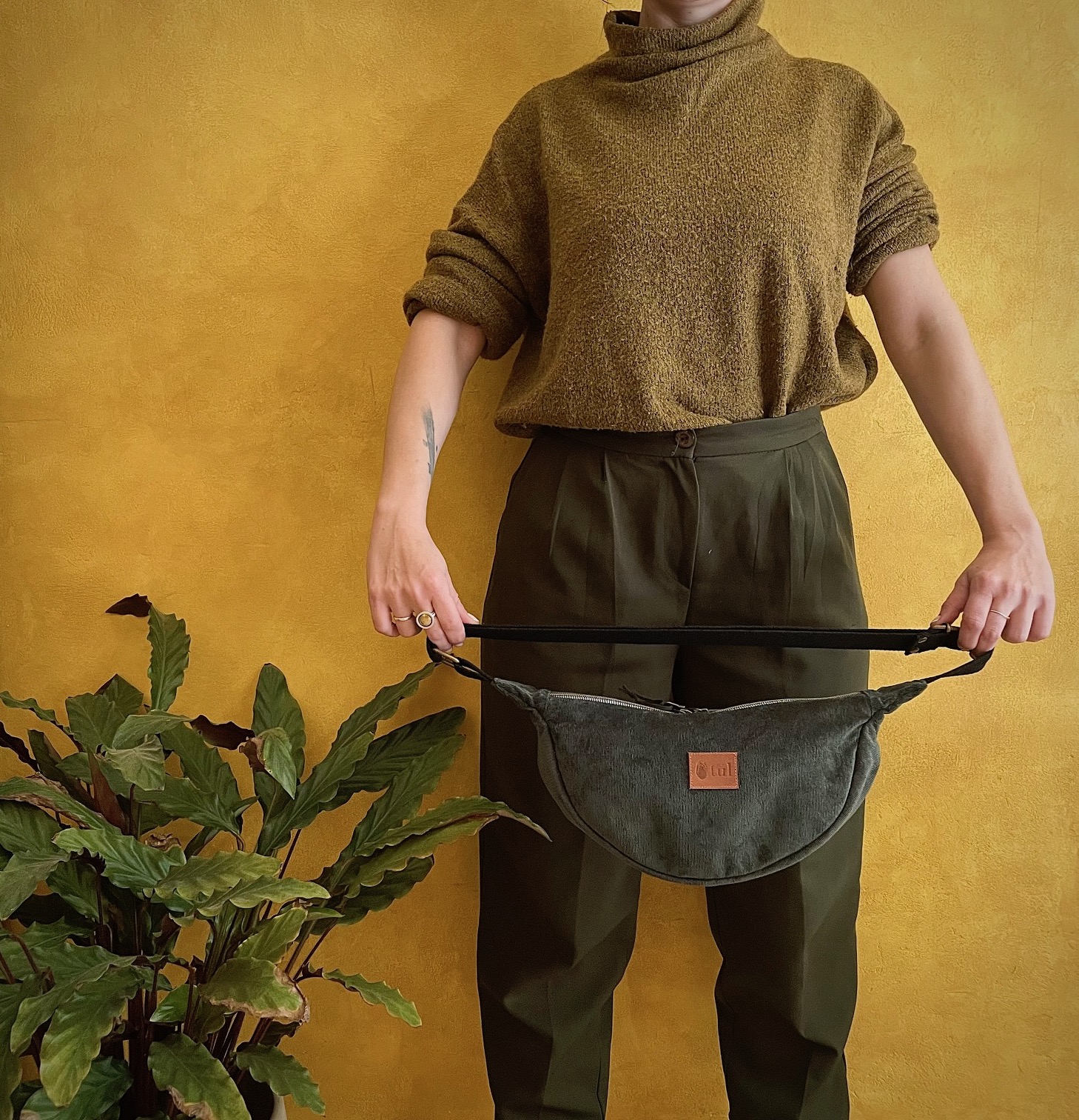 Hobo bag small κοτλέ Πράσινο σκούρο
