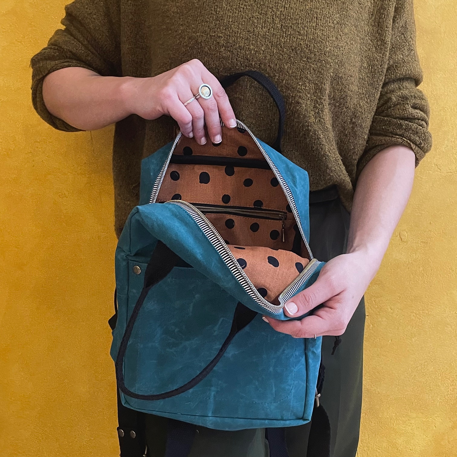 Mini Backpack - Πετρόλ κερωμένο