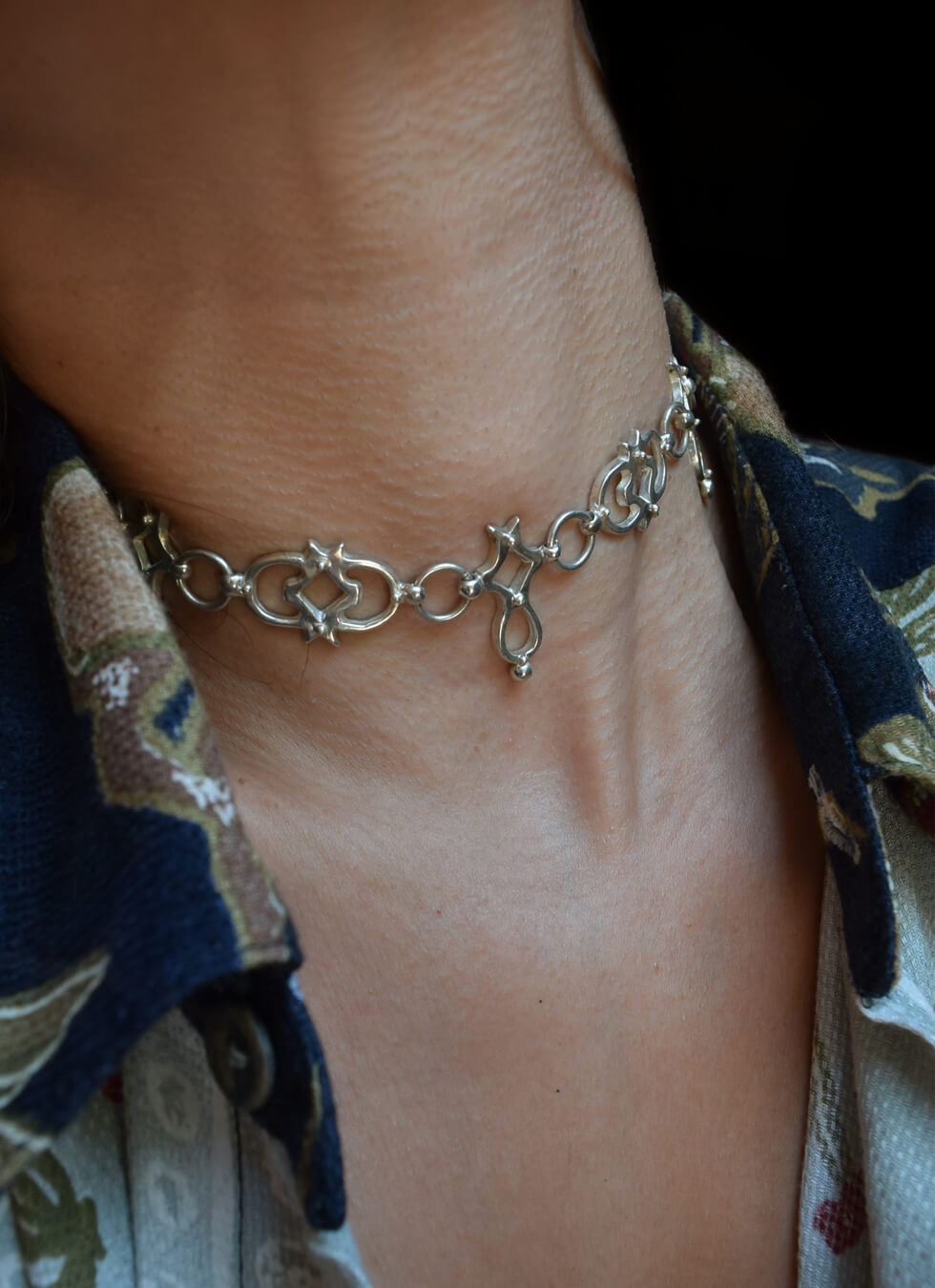 Leshanta silver choker necklace