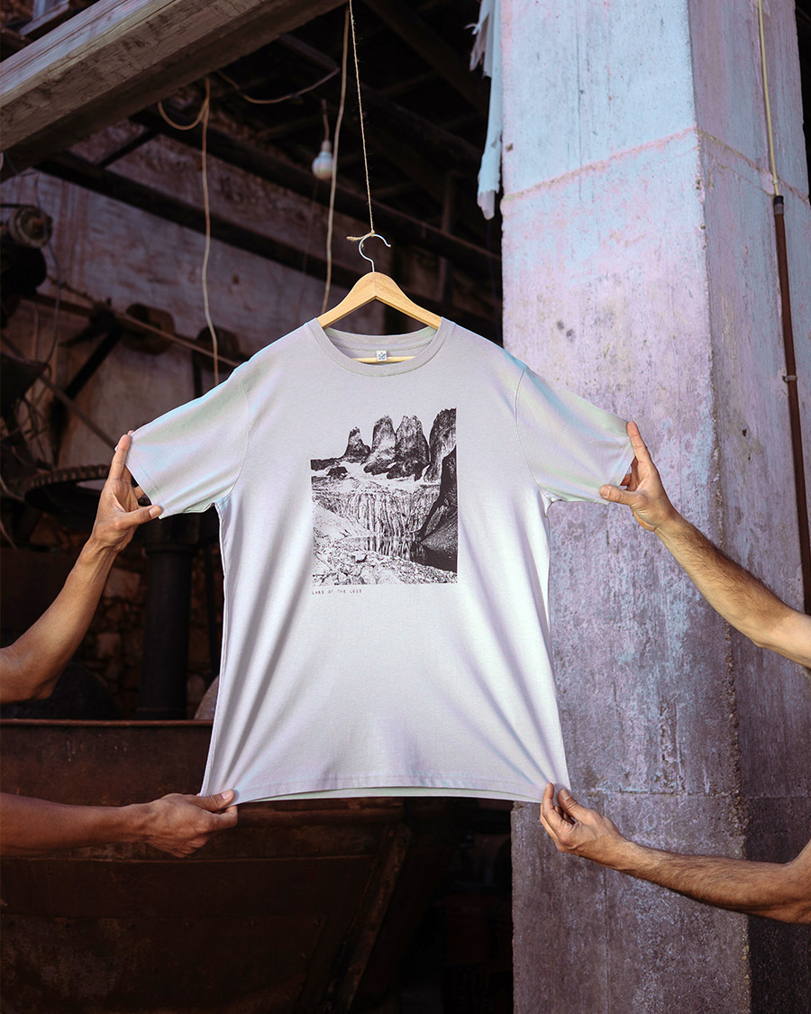 LAND OF THE LOST – Light Grey / T25
