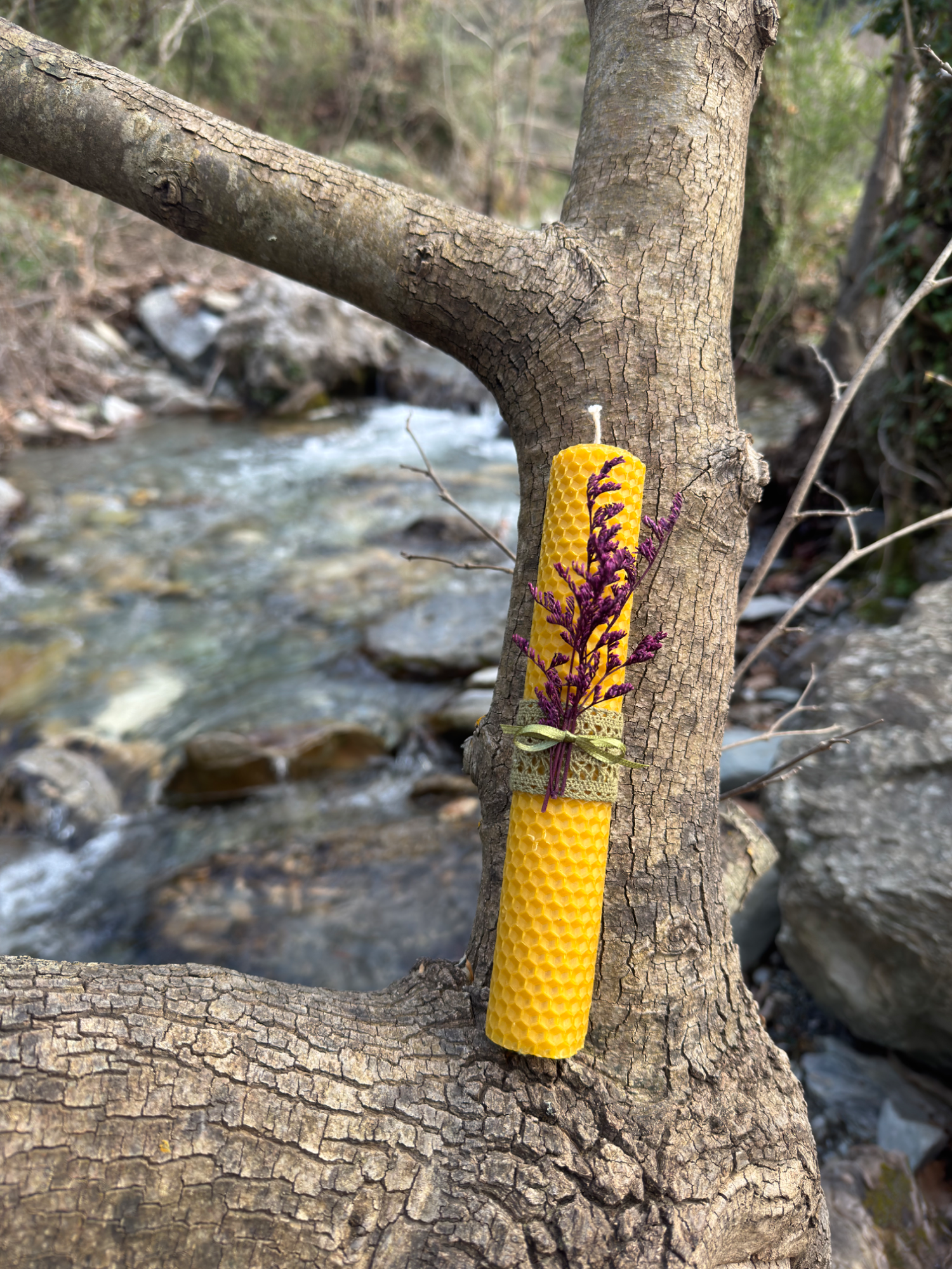 Λαμπάδα απο μελισσοκέρι