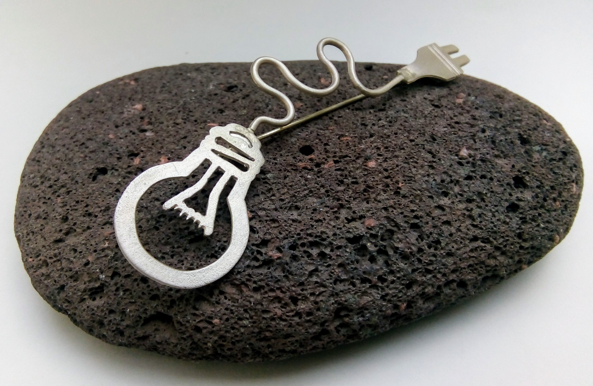 Καρφίτσα λάμπα-φις!