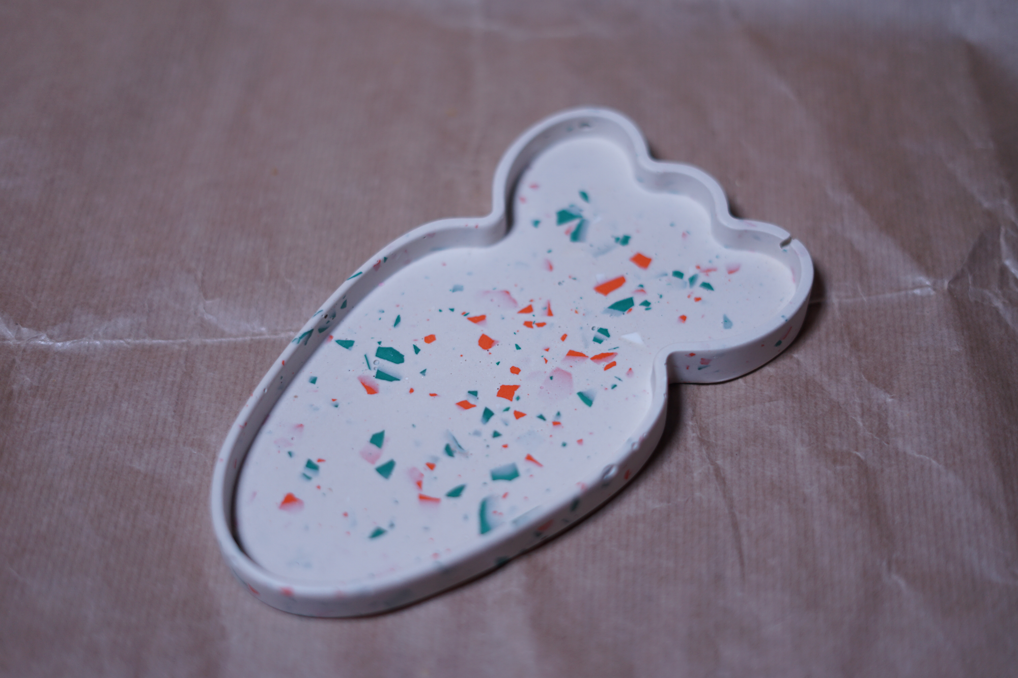 Πασχαλινό Διακοσμητικό Δισκάκι Καρότο Terrazzo - Mπεζ