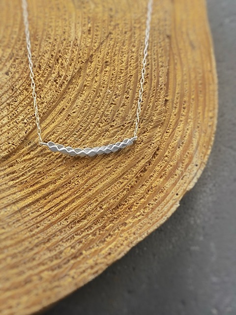 Lightweight textured necklace