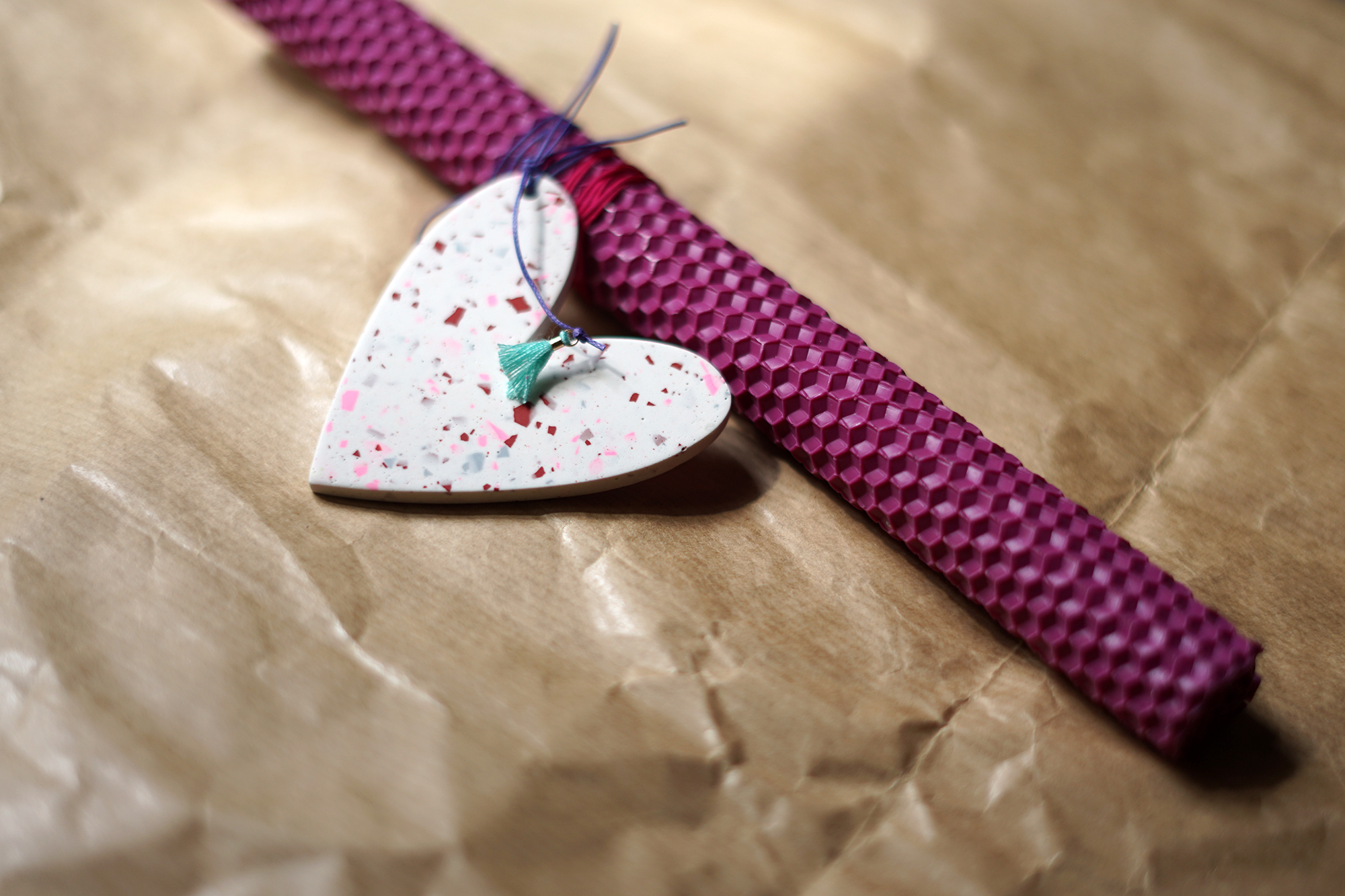 Πασχαλινή Λαμπάδα με Terrazzo Καρδιά -Φούξια Λευκή