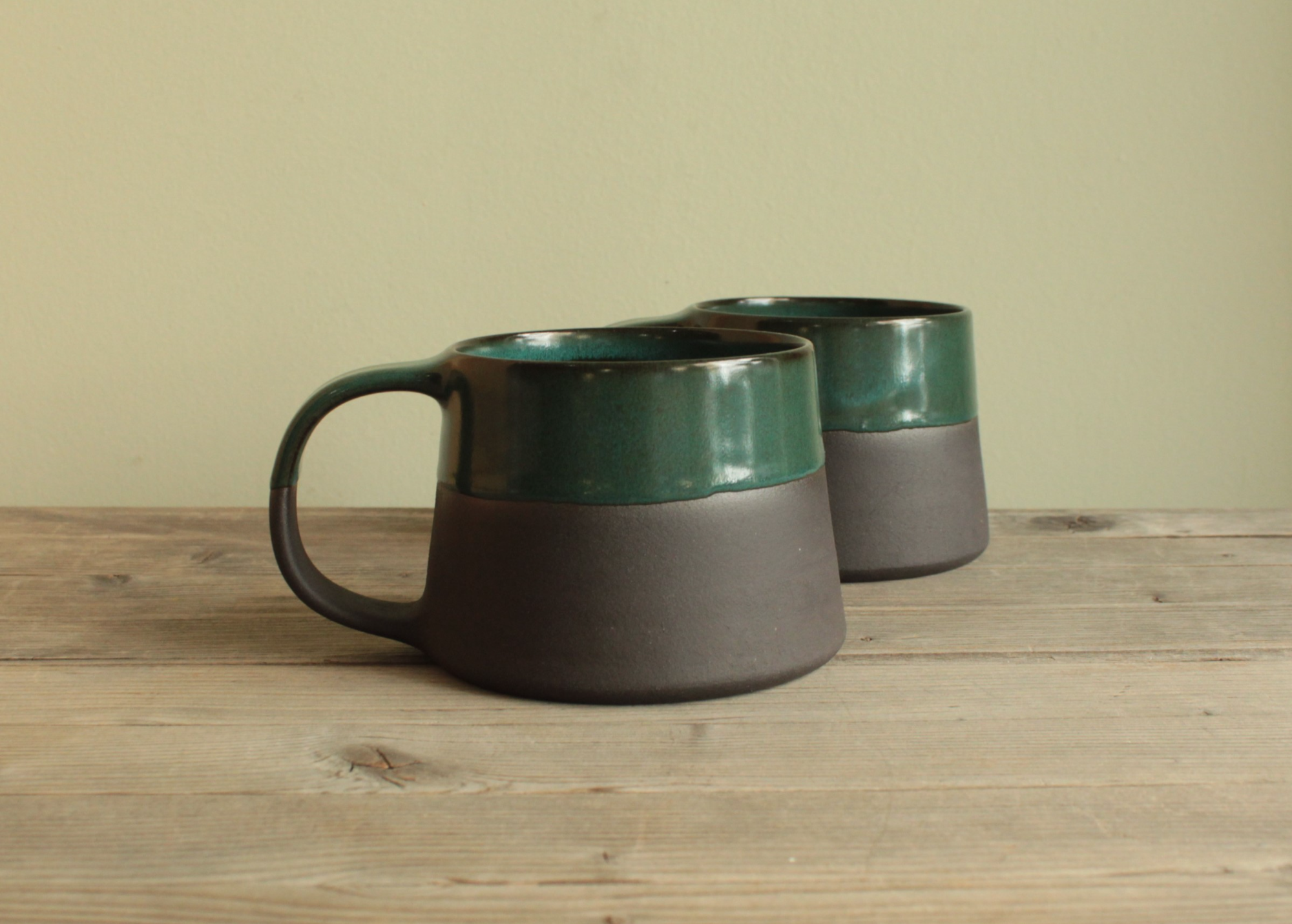Two-colored mugs in different colors (approx. 300ml)