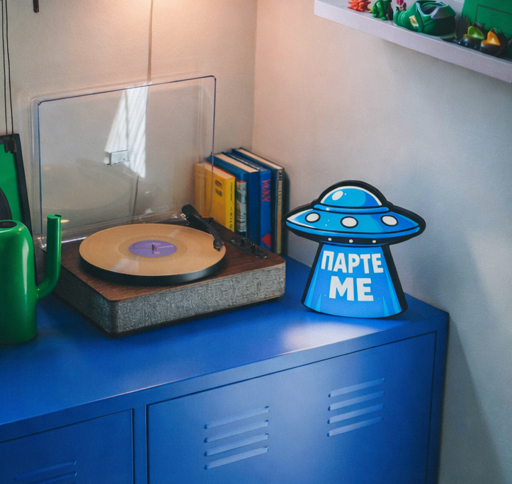 illuminated sign ''Πάρτε με''