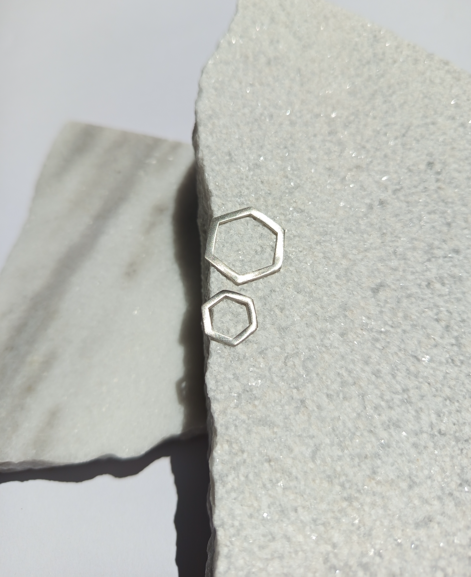 Καρφάκια πολύγωνα μικρό μεγάλο.