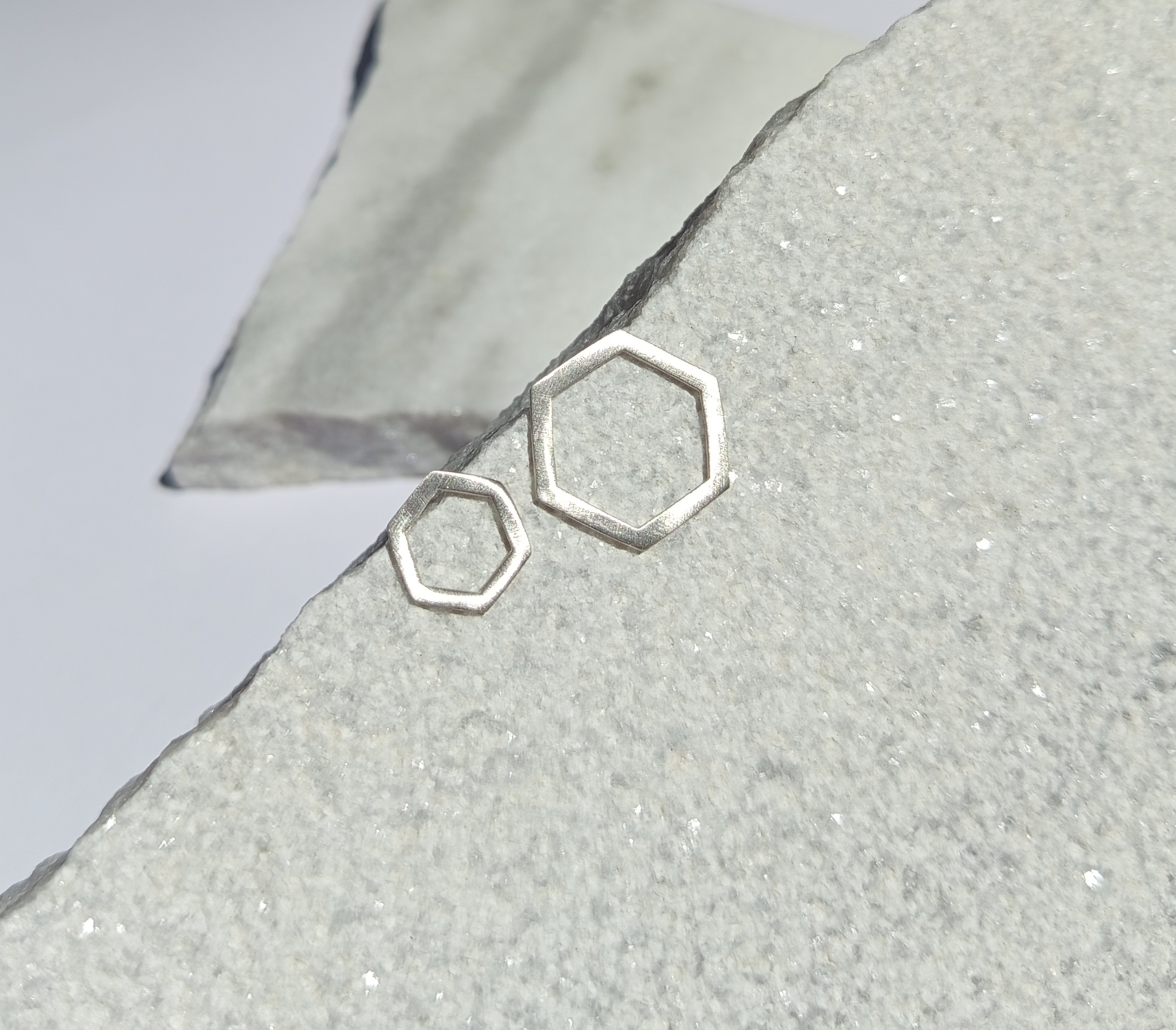 Καρφάκια πολύγωνα μικρό μεγάλο.