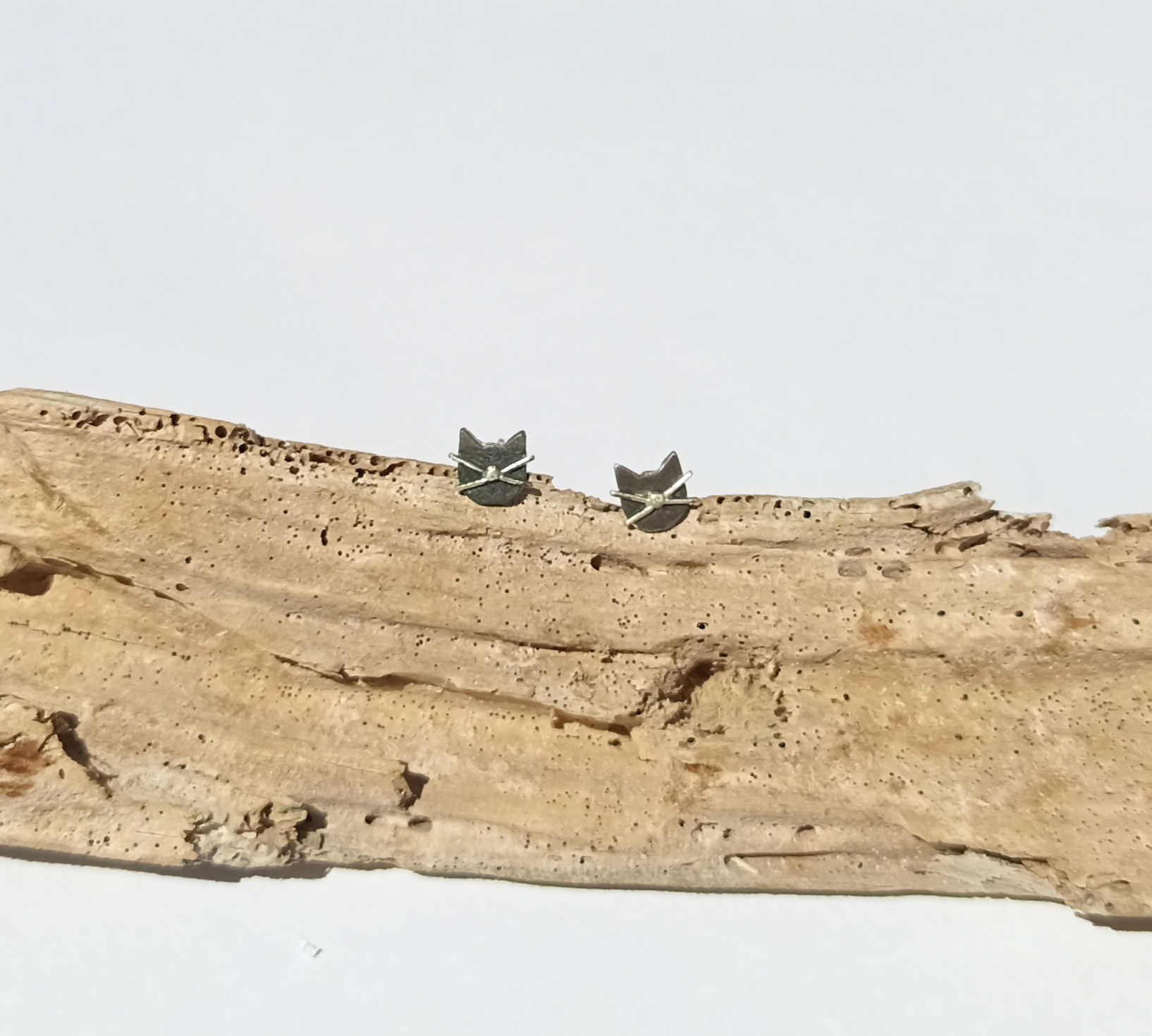 Καρφάκια Γατούλες.