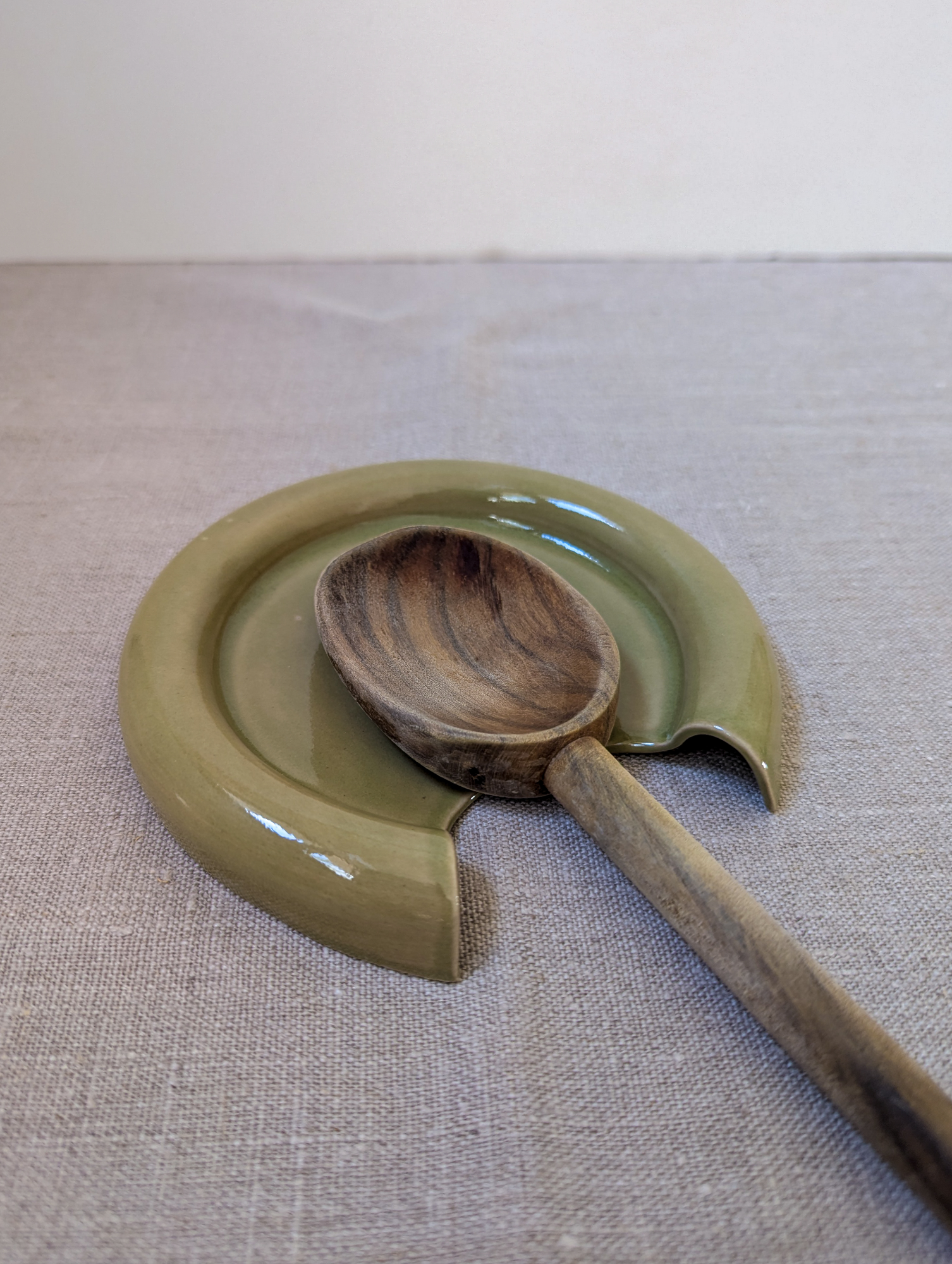 Ceramic spoon rest