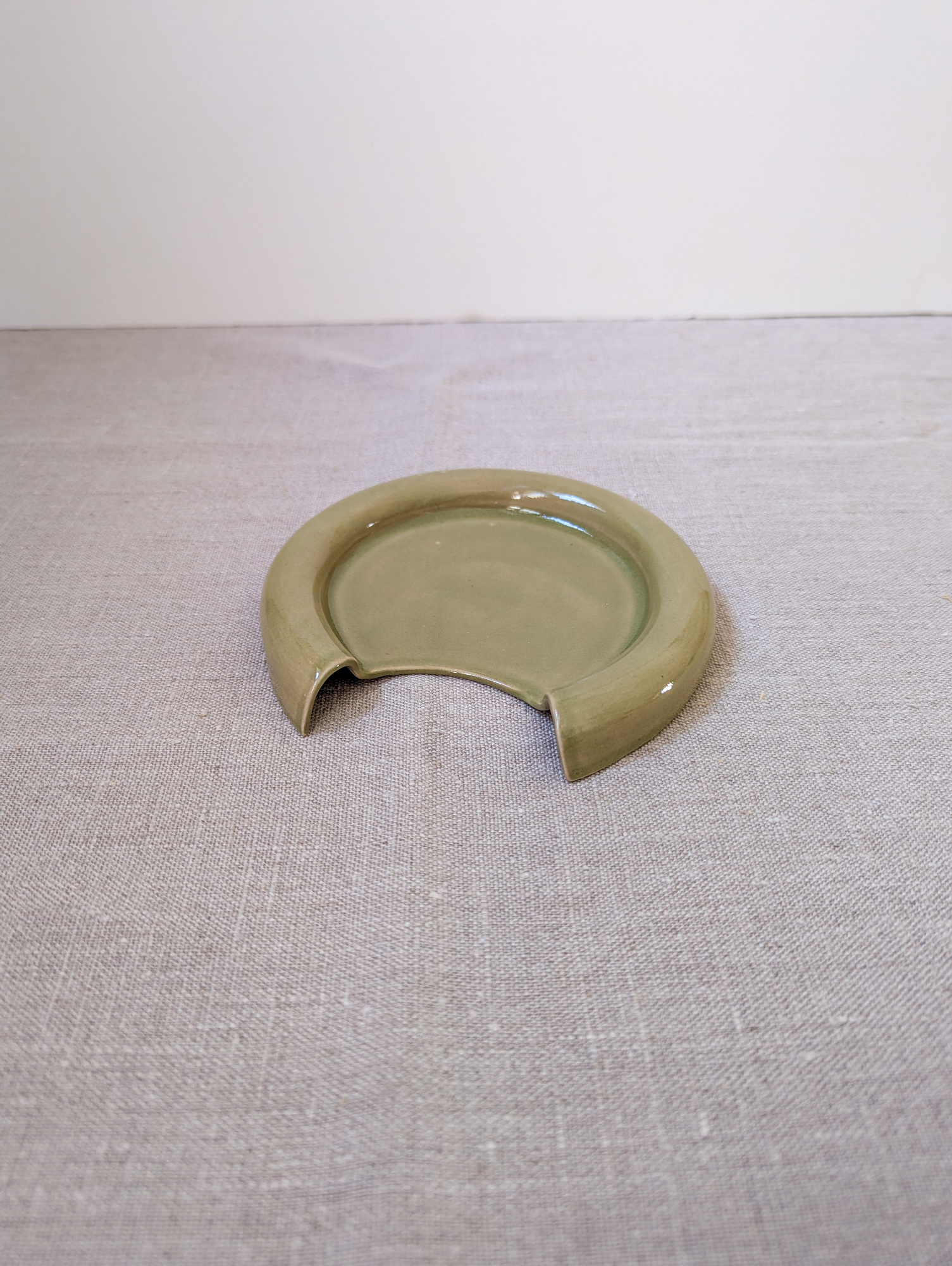 Ceramic spoon rest