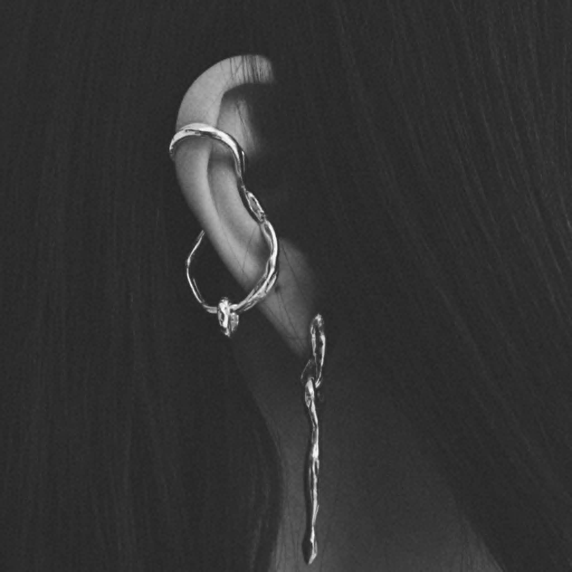 MOLTEN LOOPED CUFF