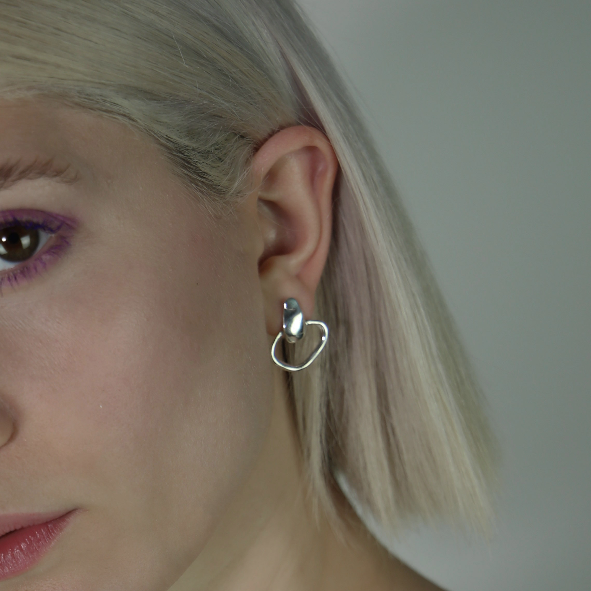 Circle drops earrings