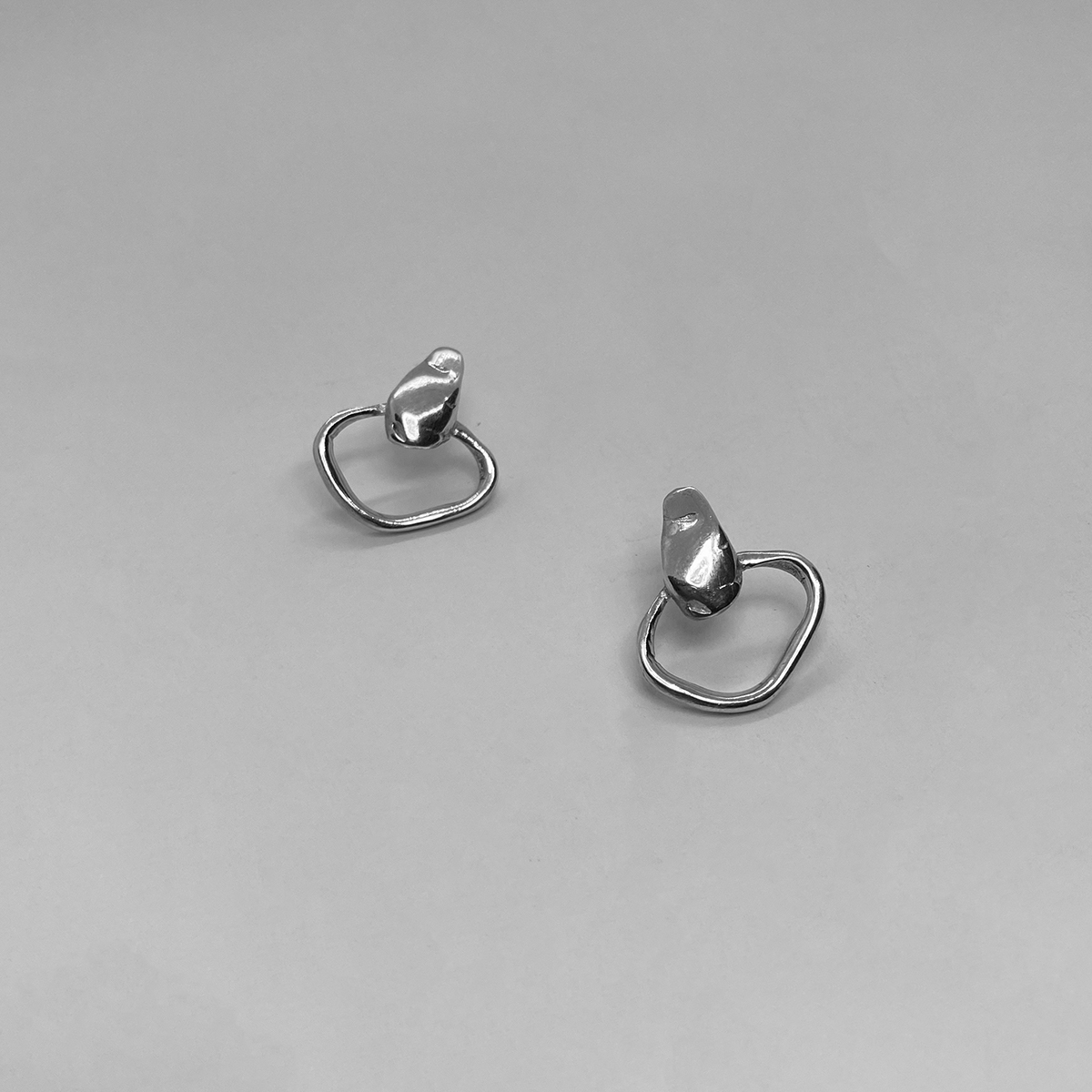 Circle drops earrings