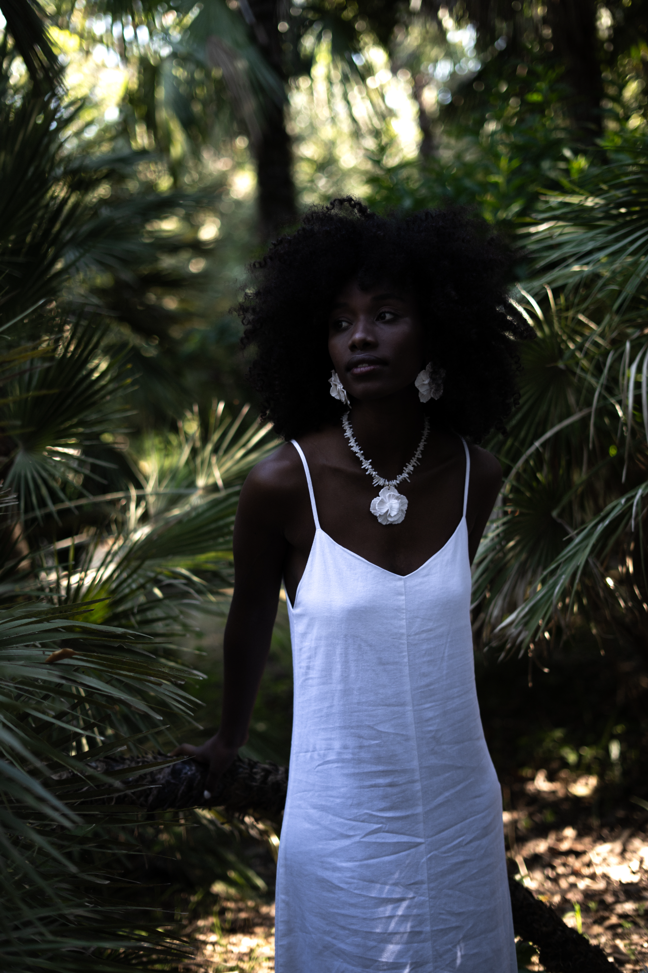 WHITE HIBISCUS NECKLACE