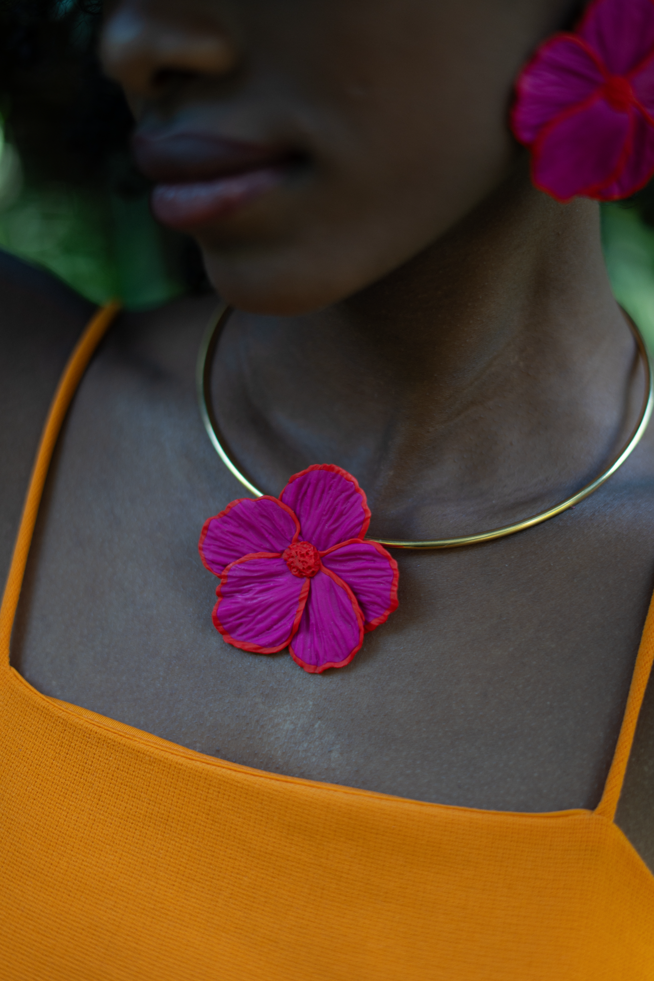 VENUS HIBISCUS NECKLACE