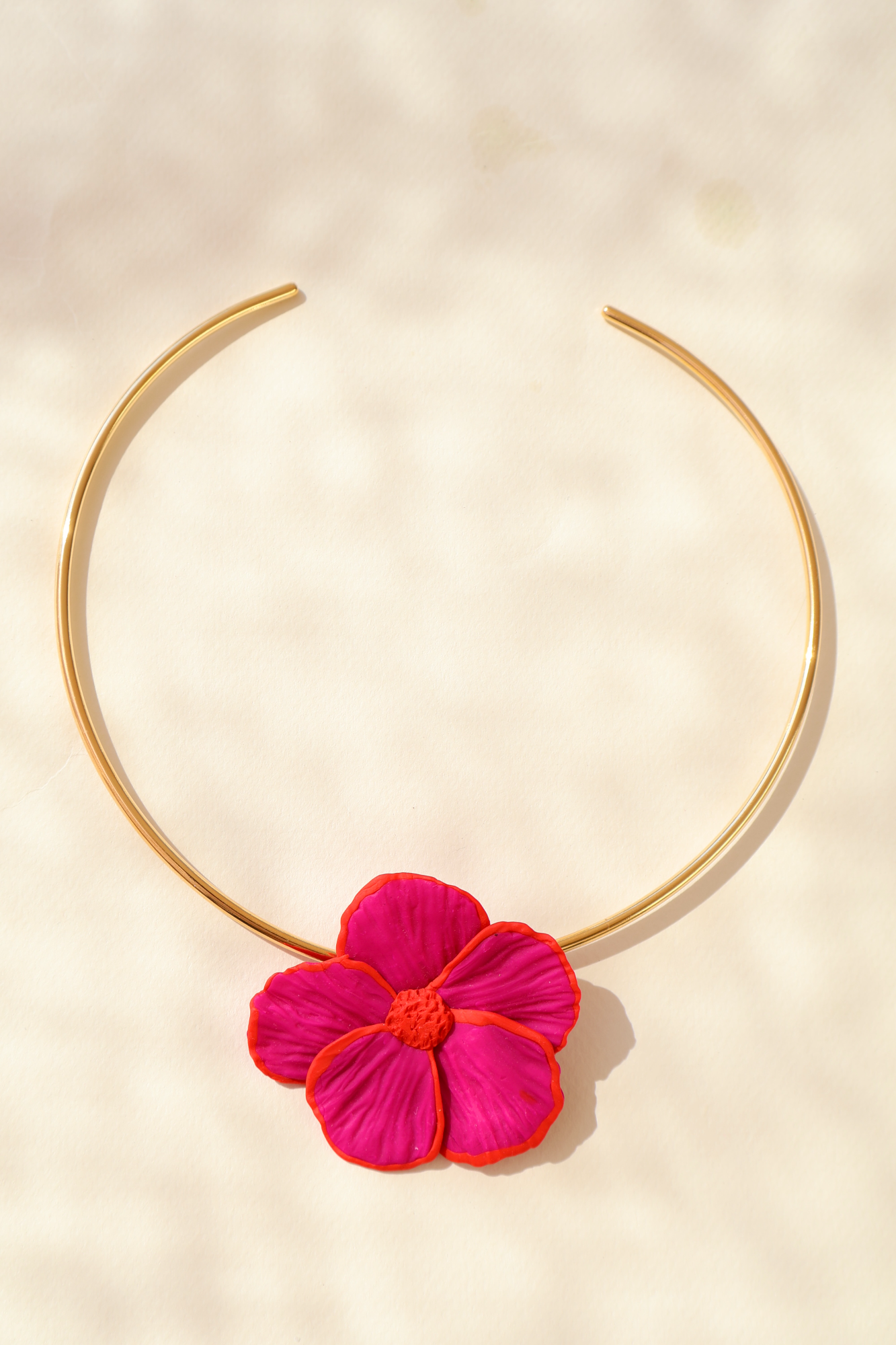 VENUS HIBISCUS NECKLACE