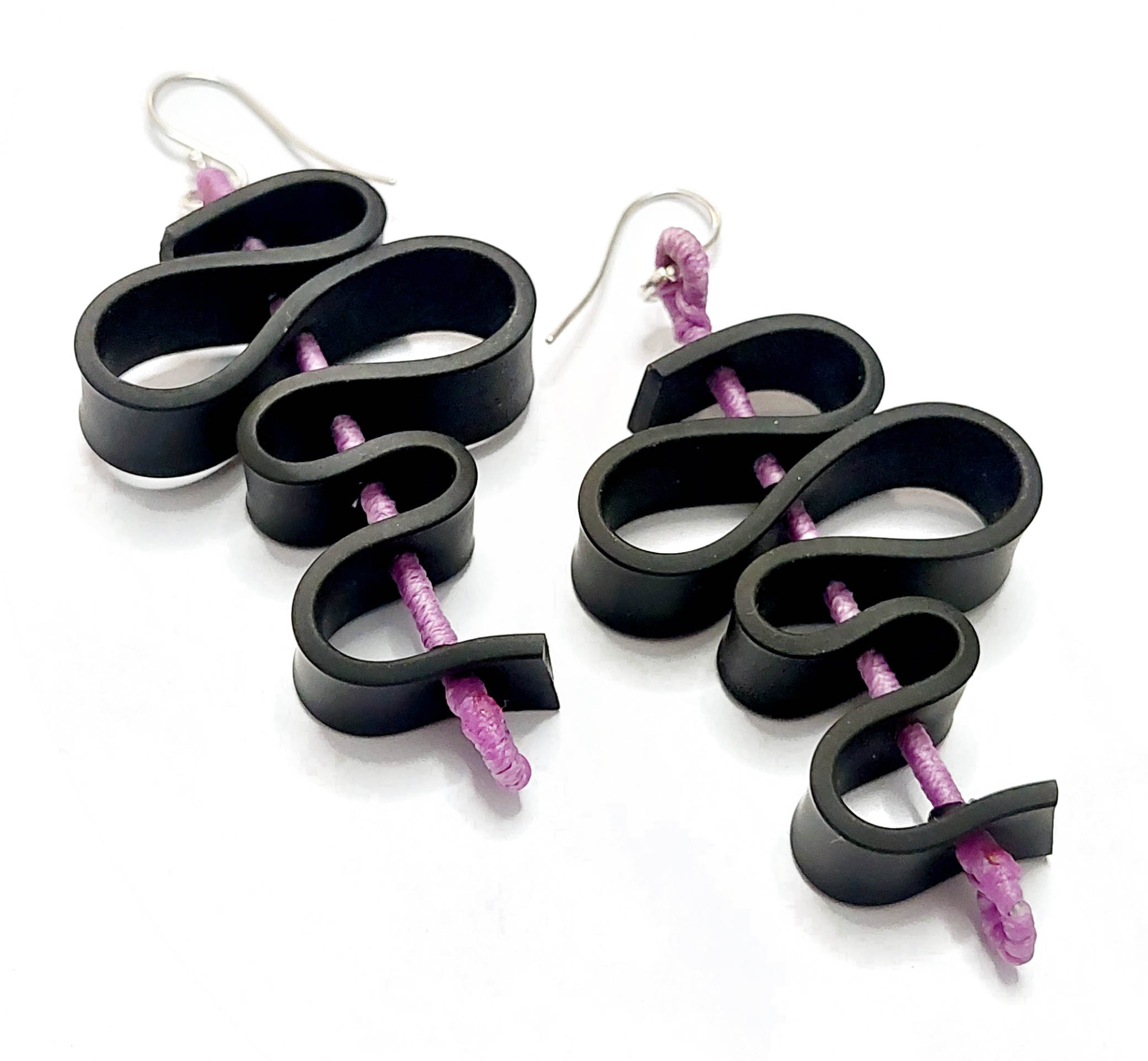 Rubber curves earrings