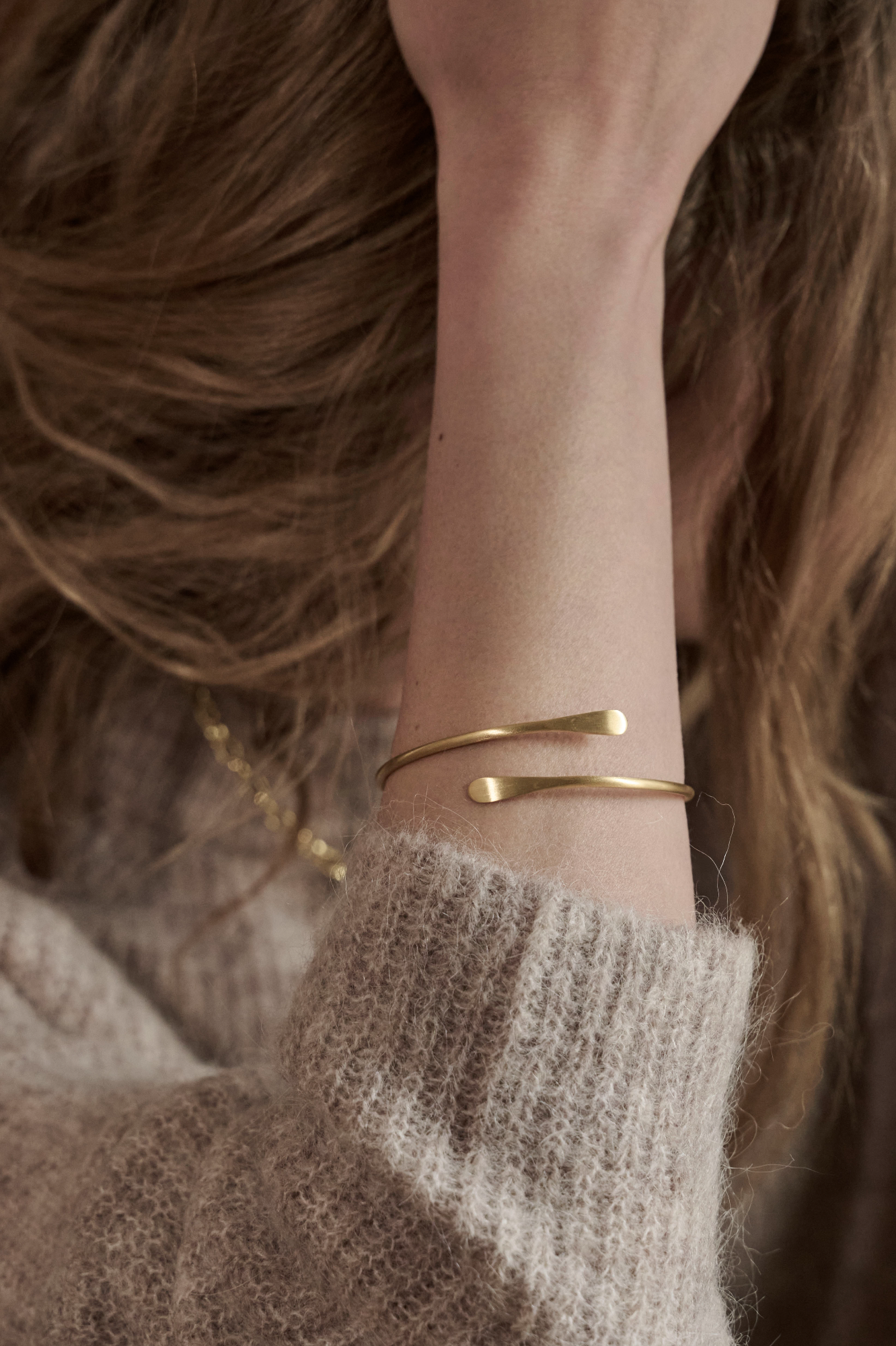 Open teardrop bracelet