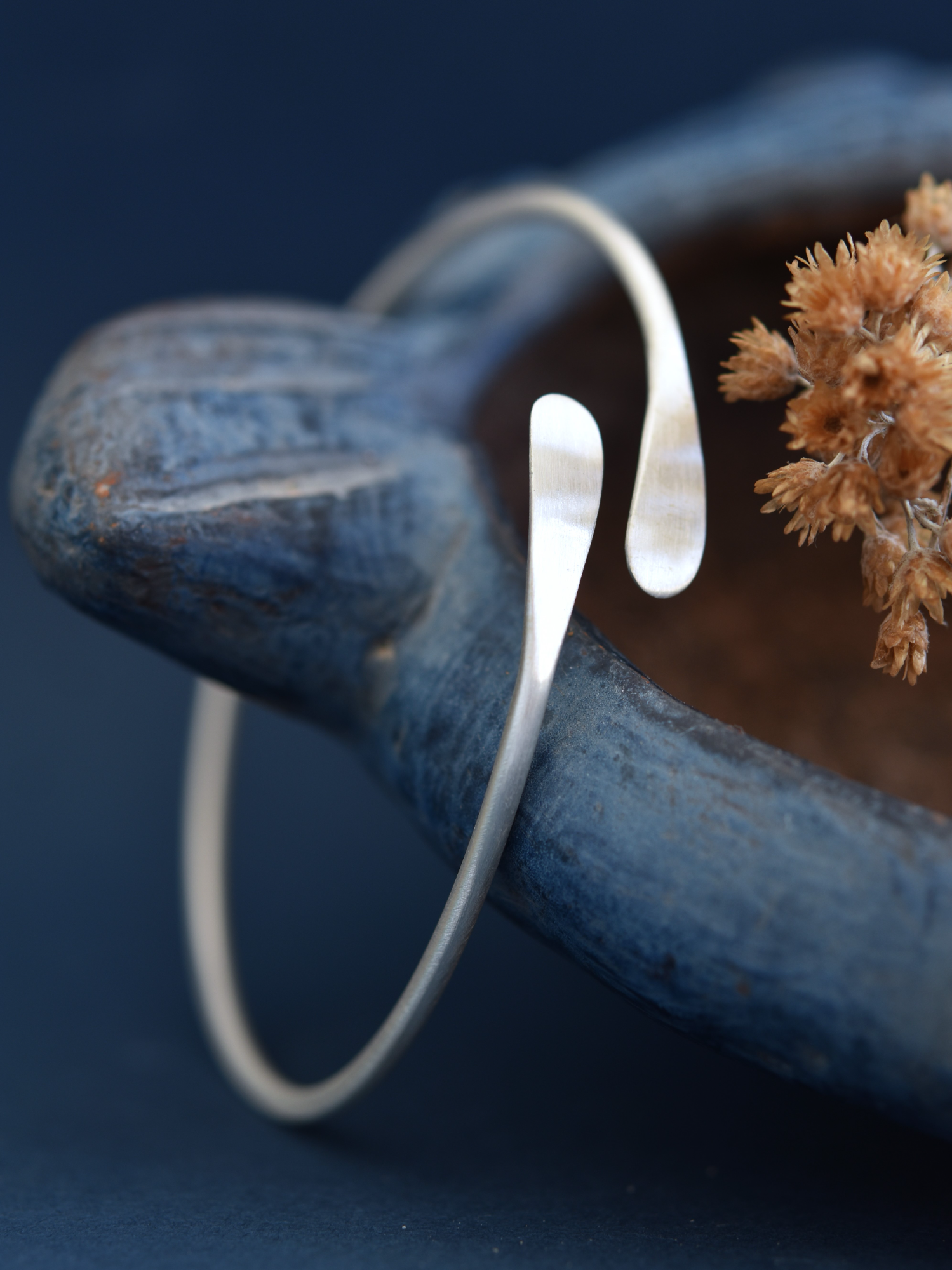 Open teardrop bracelet