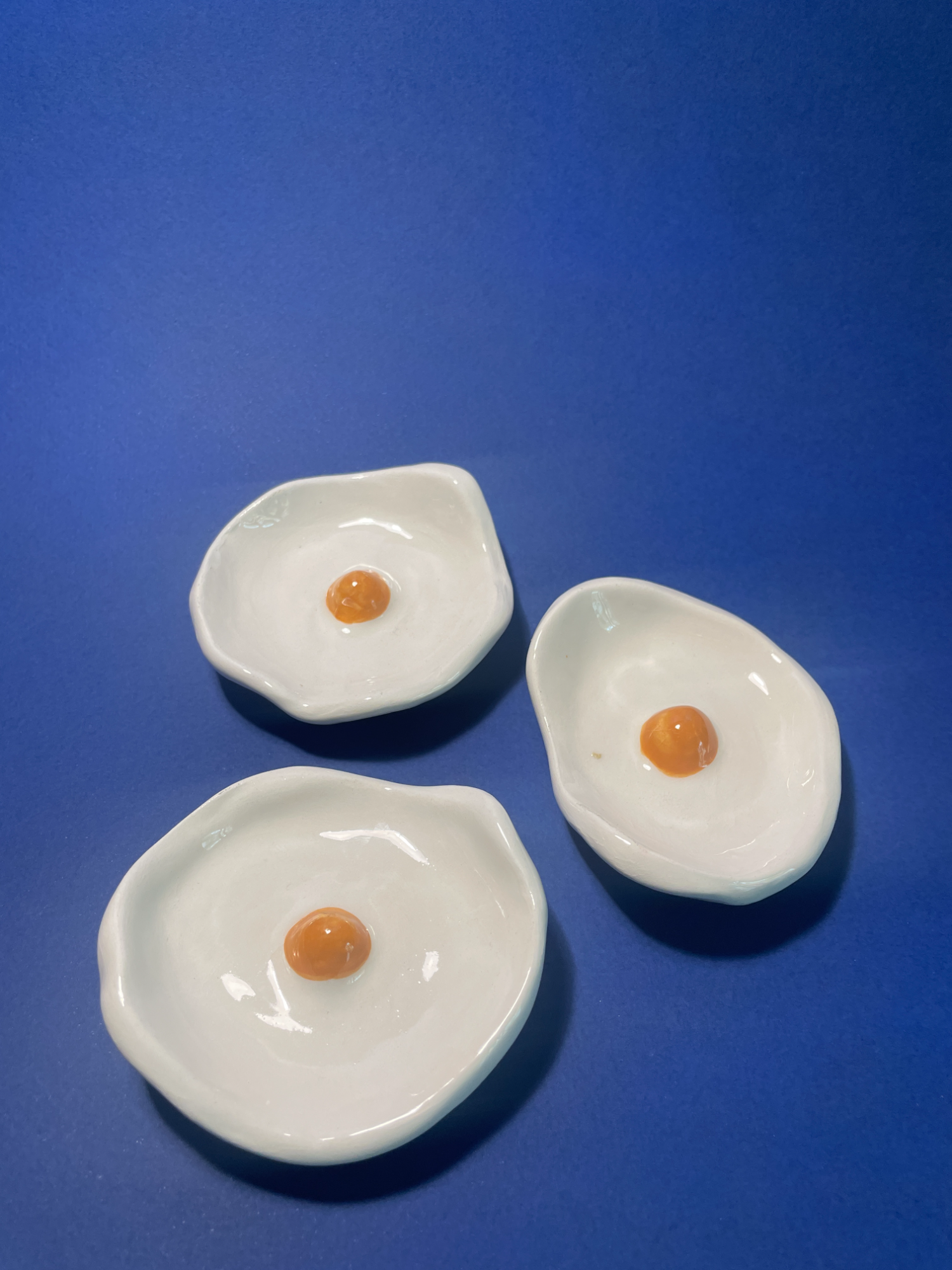 Egg magnet