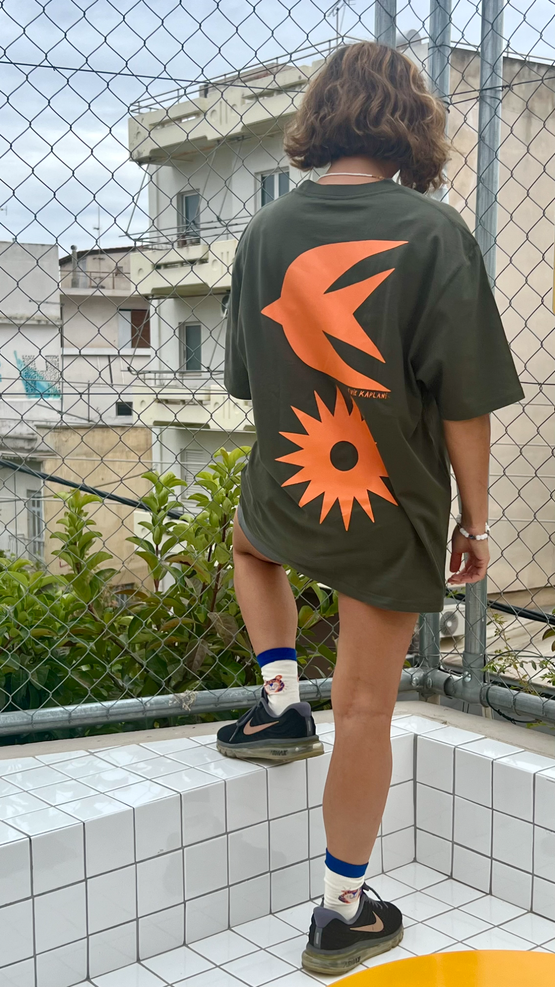 "L' Oiseau et le Soleil" | Oversized fit Tee in Earthy Green
