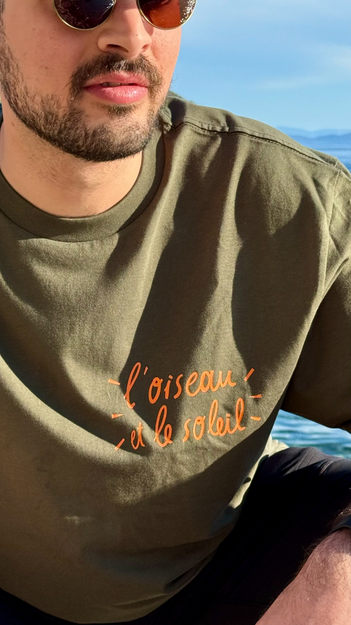 "L' Oiseau et le Soleil" | Oversized fit Tee in Earthy Green