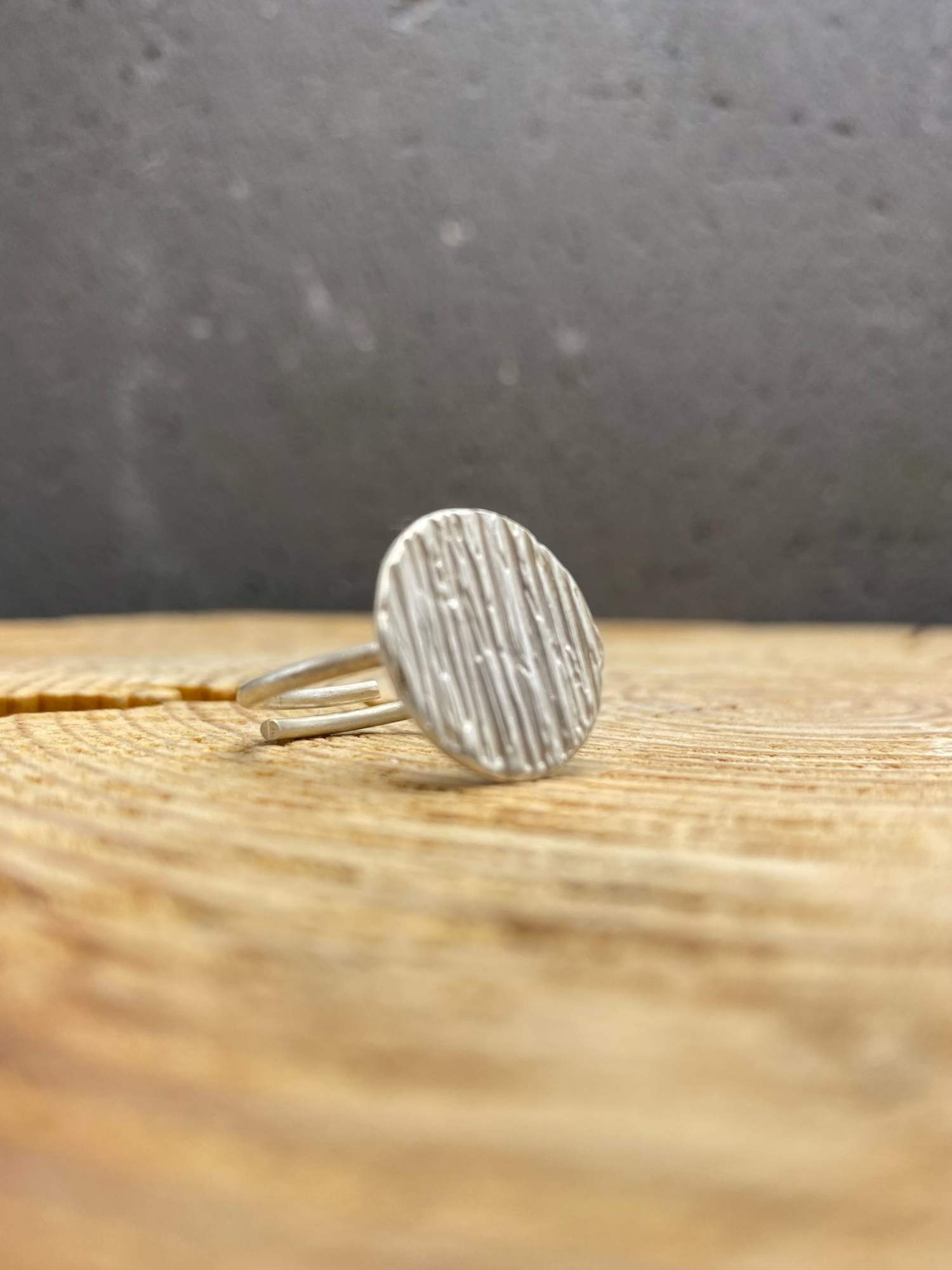 Forms Raw lines ring