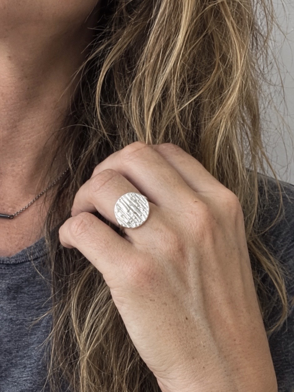 Forms Raw lines ring