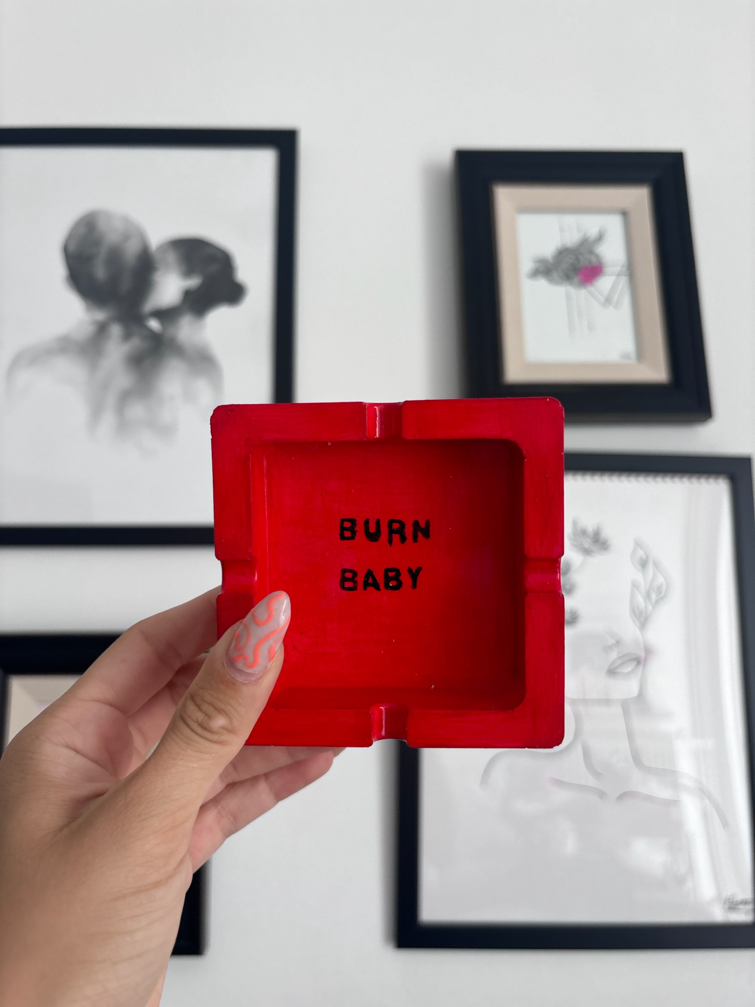 Διακοσμητικό πορσελάνινο Τασάκι Burn baby