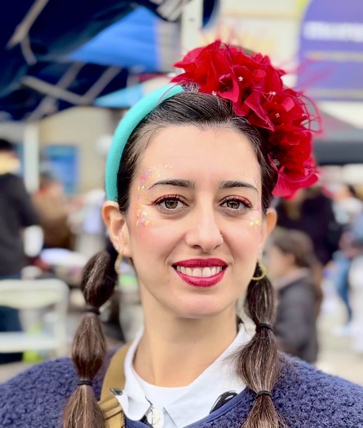 Ασύμμετρο Floral Headpiece με Κόκκινες Βουκαμβίλιες & Φτερά