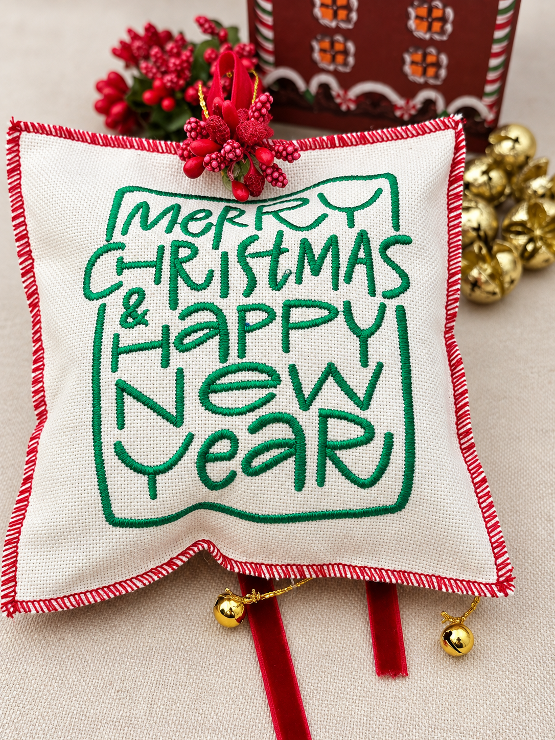 Γούρι/Στολίδι 2027 Με Κεντημένο ''Merry Christmas & Happy New Year ''