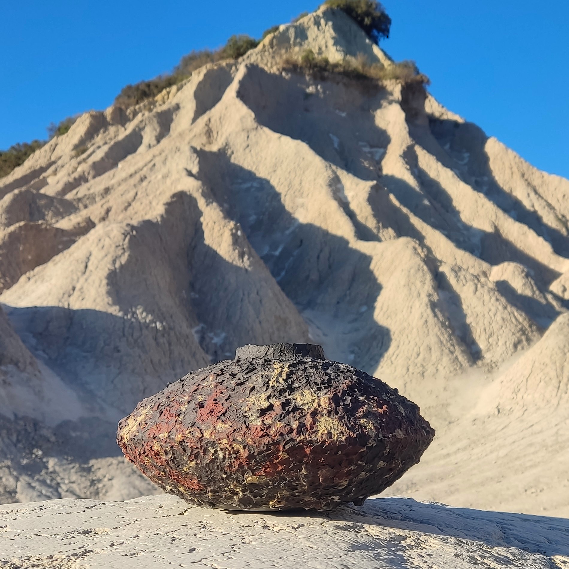 Volcanic echo vase