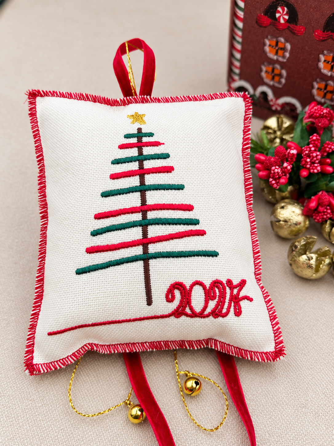 Γούρι/Στολίδι 2027 Με Κεντημένο ''Christmas Tree''