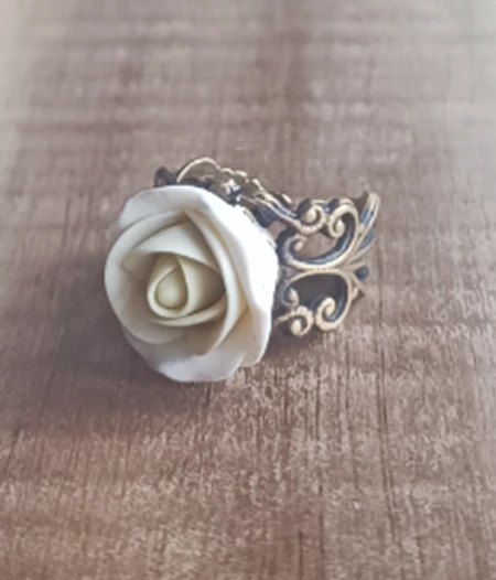 White rose ring