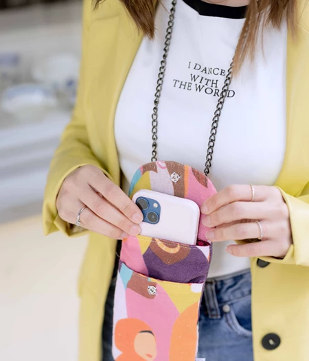 Τσαντάκι κινητού ‘Woman different mobile bag