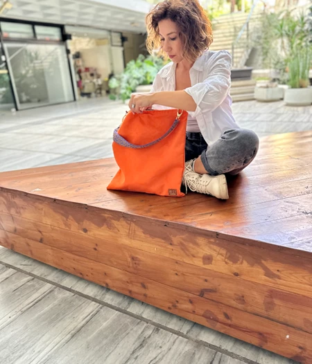 ‘The City Shoulder Bag’ in Orange