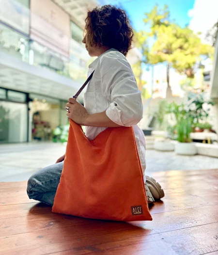‘The City Shoulder Bag’ in Orange