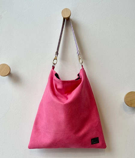 ‘The City Shoulder Bag’ in Pink!
