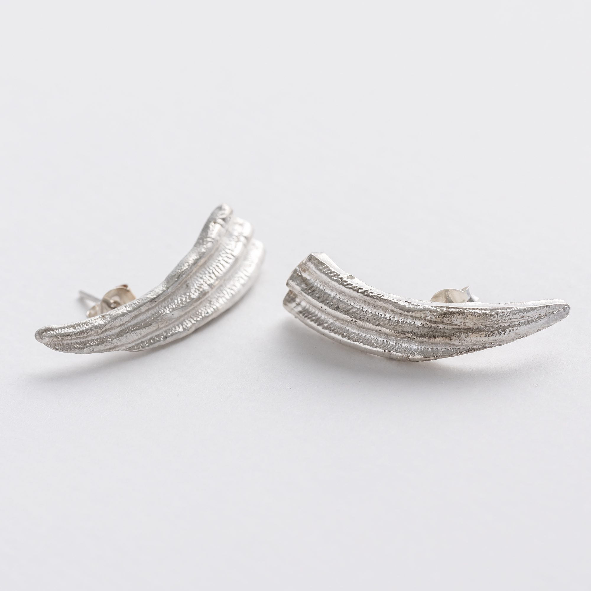Iara Seashell I Silver Ear Climbers