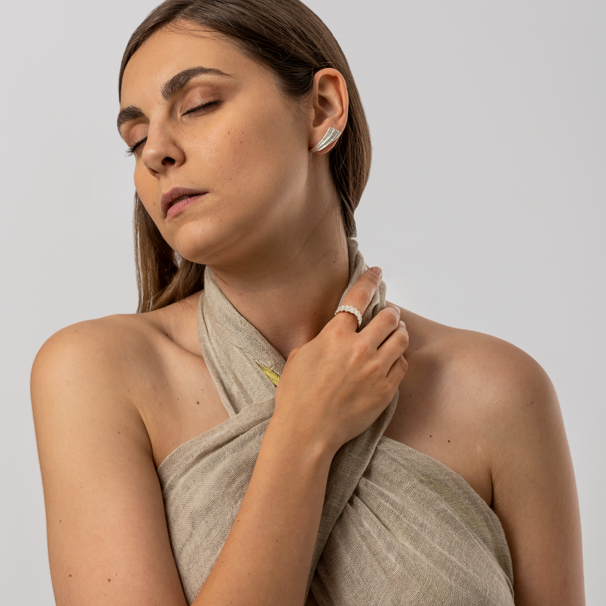 Iara Seashell I Silver Ear Climbers