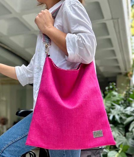 ✨SALE✨The City Shoulder Bag in Pink! 