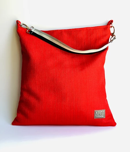 ✨SALE✨The City Shoulder Bag in Red!